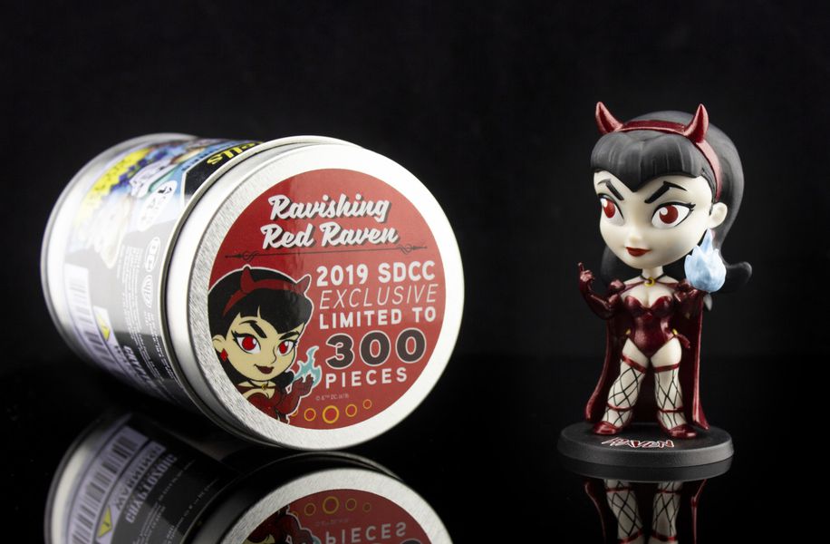 Фигурка Красная Рэйвен Эксклюзив SDCC 2019 (Ravishing Red Raven Exclusive) 7 см
