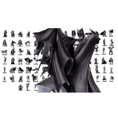 Фигурка Бэтмен Черно-Белая серия (DC Collectibles Batman 2.0 Black & White by Todd McFarlane) УЦЕНКА изображение 2