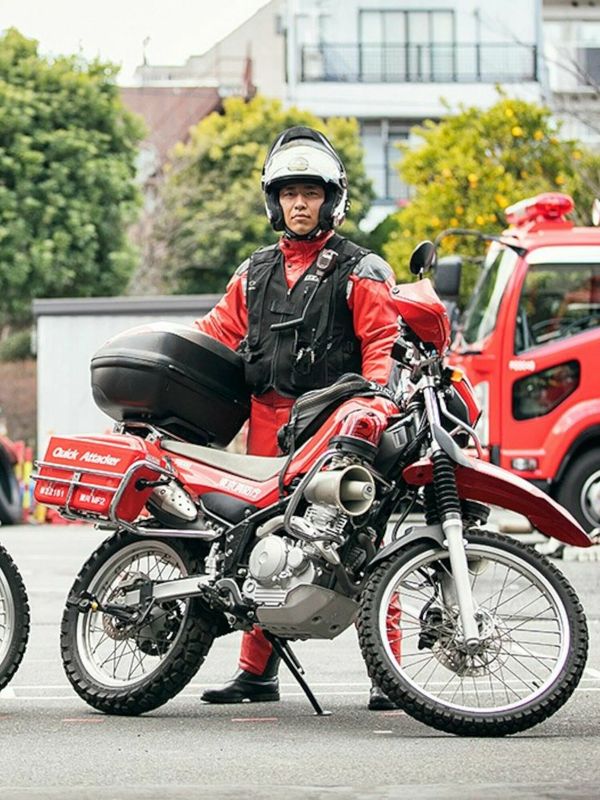 Металлическая модель мотоцикла пожарного Quick Attacker - Takara Tomy Tomica Premium, 1:32 изображение 5