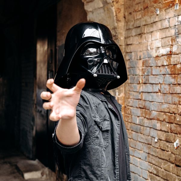 Шлем Дарта Вейдера со звуковыми эффектами Black Series (Darth Vader) изображение 6