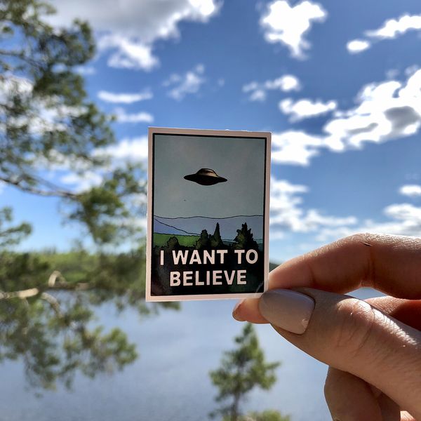 Стикер I Want To Believe STICKERS.ONE