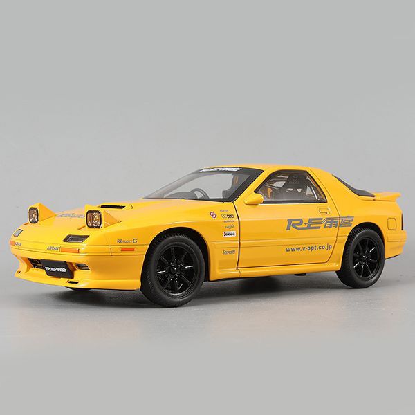 Коллекционная металлическая (Die Cast) модель Mazda RX-7 FC  1:24