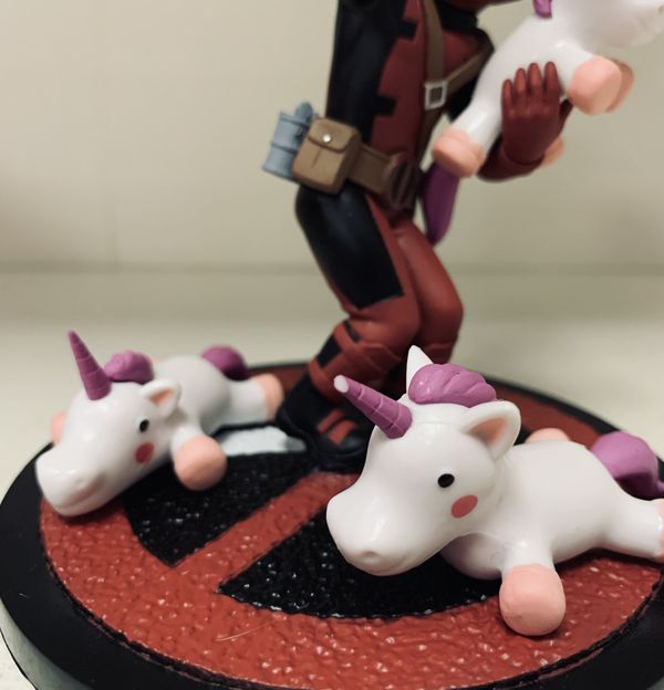 Фигурка Дэдпул - Селфи с единорогами (Deadpool Unicorn Selfie)  (УЦЕНКА) изображение 4