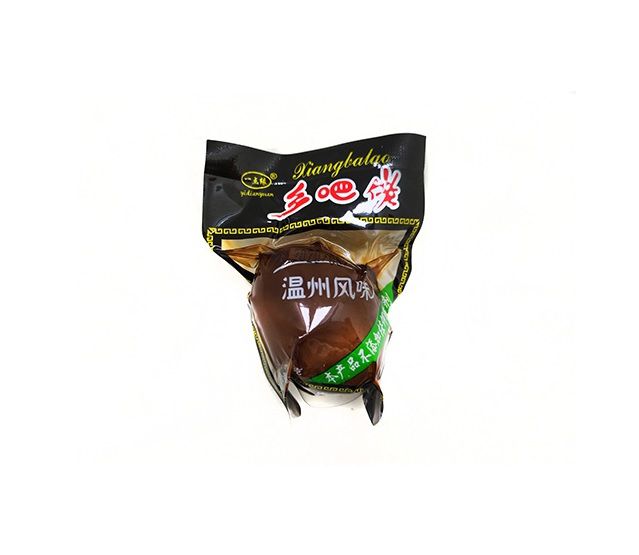 Столетнее яйцо в маринаде специй и перца чили