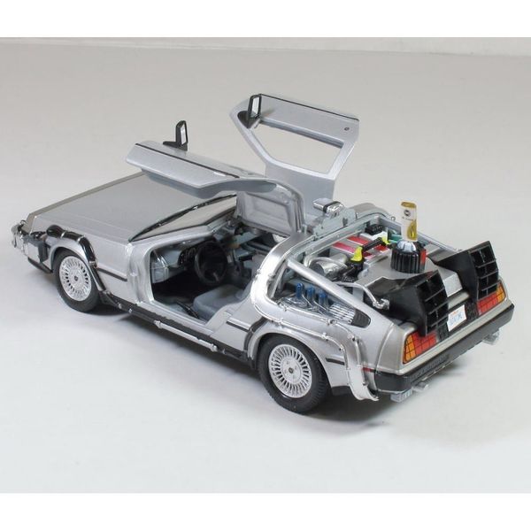 Коллекционная металлическая (Die Cast) модель Delorean из