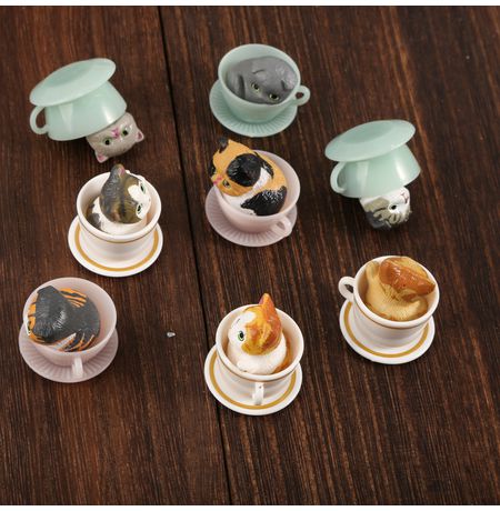 Случайная фигурка Коты в кружке