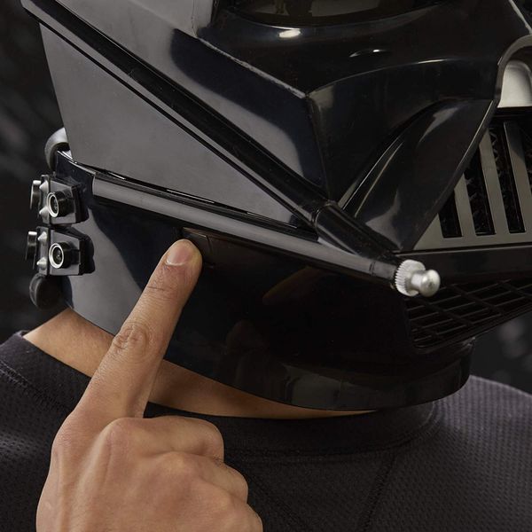Шлем Дарта Вейдера со звуковыми эффектами Black Series (Darth Vader) изображение 3