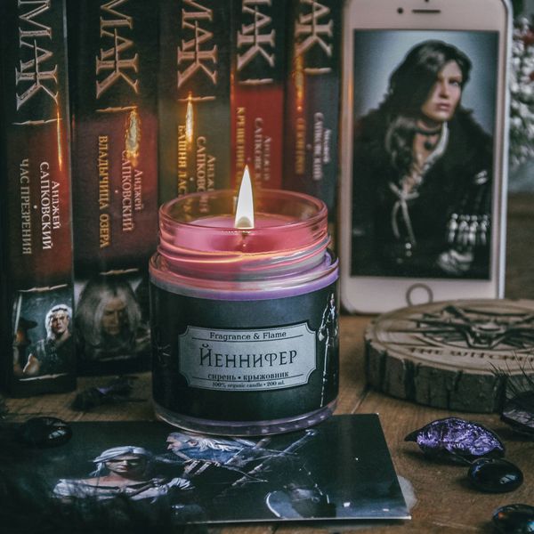 Свеча Ведьмак - Йеннифер, ароматическая (Witcher - Yennefer)