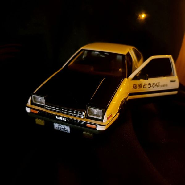 Коллекционная металлическая (Die Cast) модель Initial D Toyota Trueno AE86 1:24 изображение 2