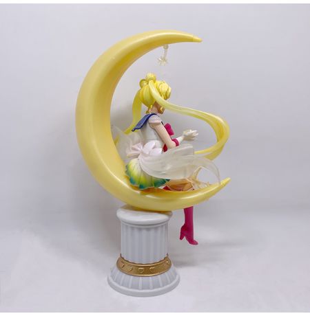 Фигурка Сейлор Мун на полумесяце (Sailor Moon) изображение 2