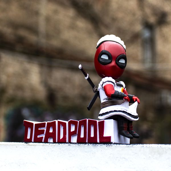 Фигурка Дэдпул в платье (Deadpool Mini Egg Attack Series) изображение 3