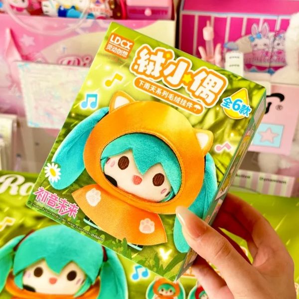 Случайная мягкая игрушка-брелок Хатсуне Мику Rainy Day 12 см (Лицензия) изображение 2