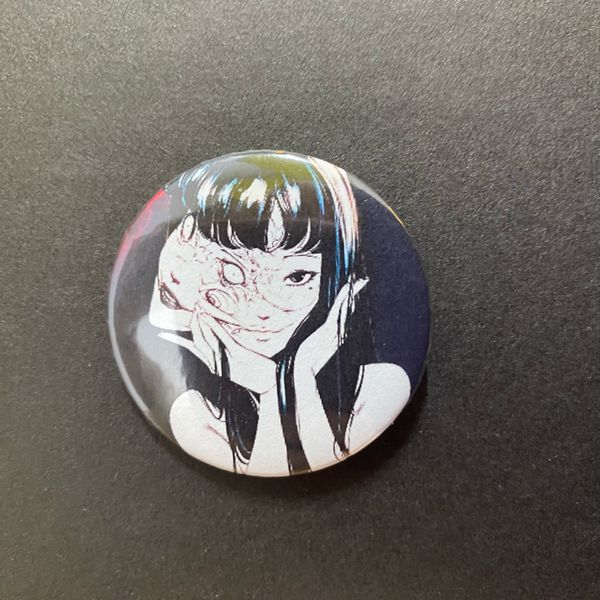 Значок Дзюндзи Ито - Томиэ (Junji Ito - Tomie) 4,5 см