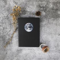 Блокнот Планеты - Земля, черные листы, 13х18 см