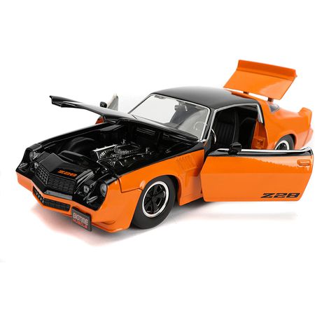 Коллекционная (Die Cast) модель Chevrolet Camaro Z28 - 1979 (масштаб 1:24) изображение 3