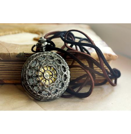Часы на цепочке Паутина