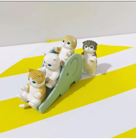 Случайная фигурка Котики на горках