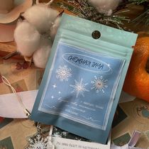 Снежная гача (акриловый брелок+открытка) Катей в домике