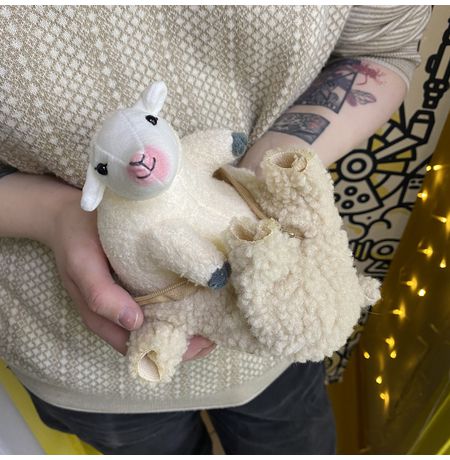 Мягкая игрушка Овечка в костюме изображение 3