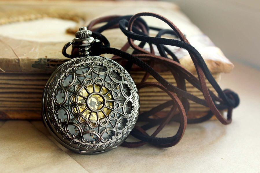 Часы на цепочке Паутина