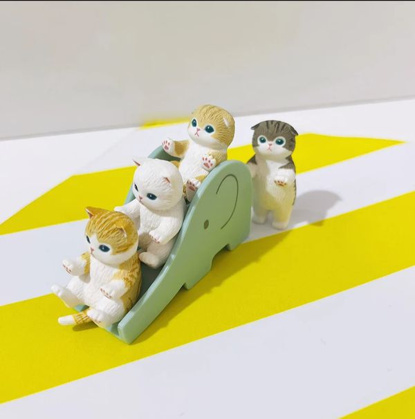 Случайная фигурка Котики на горках