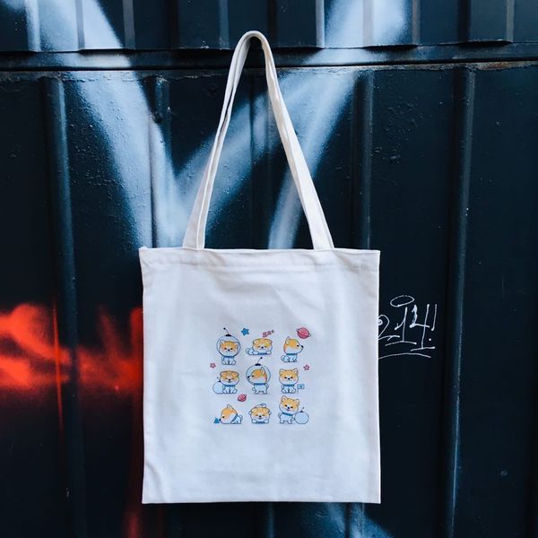 Шоппер Сиба-ину космонавт