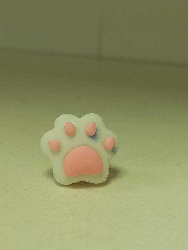 Значок Кошачьи Лапки (пин металл) 1,5х2см УЦЕНКА