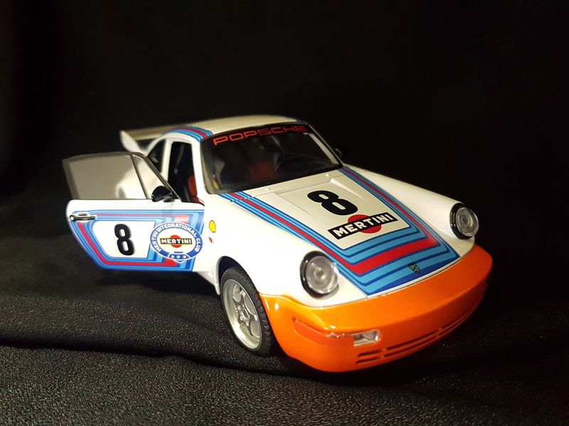 Коллекционная металлическая (Die Cast) модель Porsche 964 Martini  1:24