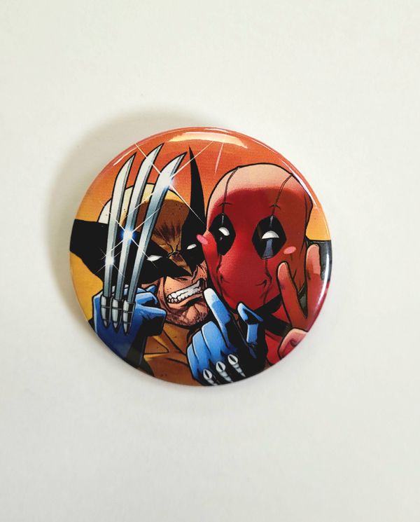 Значок Дэдпул и Росомаха из комикса (Deadpool & Wolverine), 4,5 см