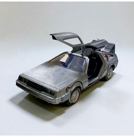 Модель машинки Назад в Будущее 2 - DMC Delorean 1:32 (Back To The Future II - Hollywood Rides)