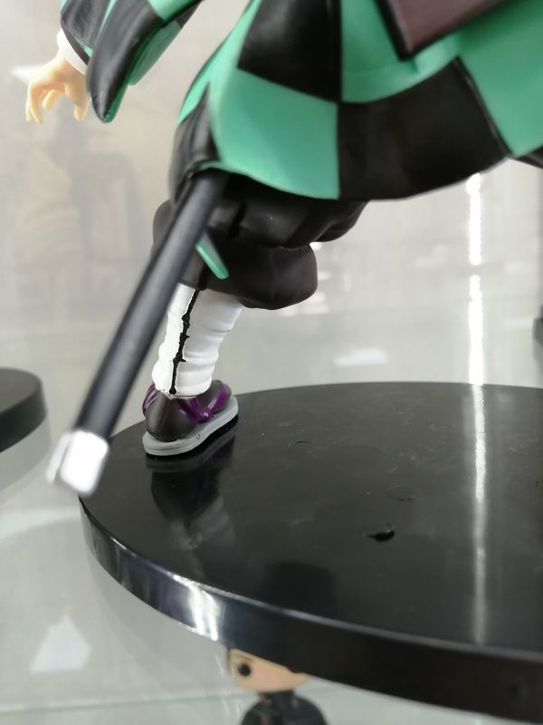 Фигурка Клинок рассекающий демонов - Танджиро Камадо в стойке (Demon Slayer) УЦЕНКА изображение 3