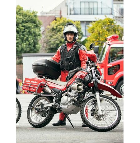 Металлическая модель мотоцикла пожарного Quick Attacker - Takara Tomy Tomica Premium, 1:32 изображение 5