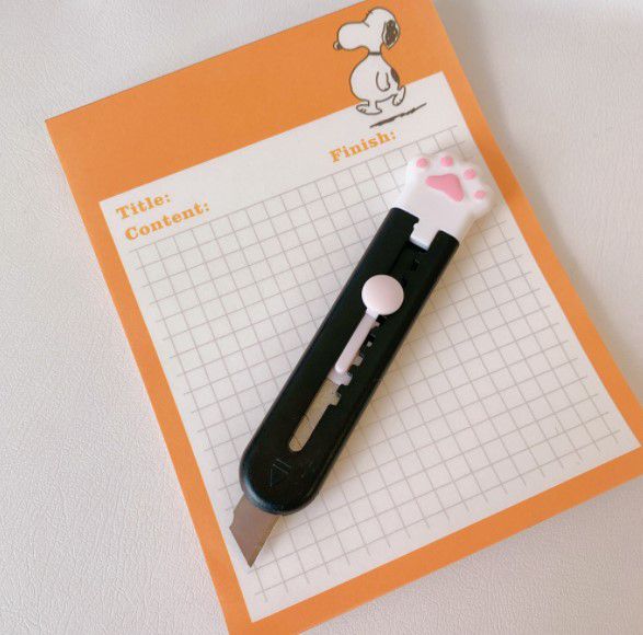 Канцелярский нож Кошачья лапка, черный