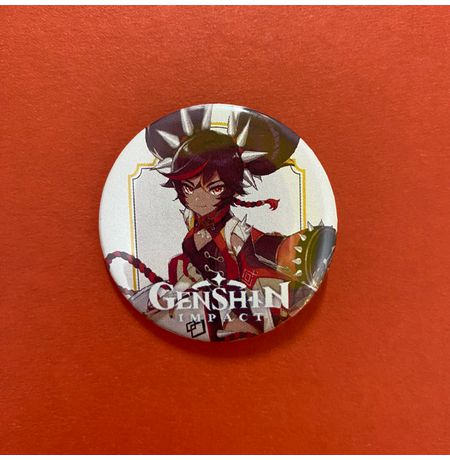Значок Genshin Impact - Синь Янь, 4,5 см