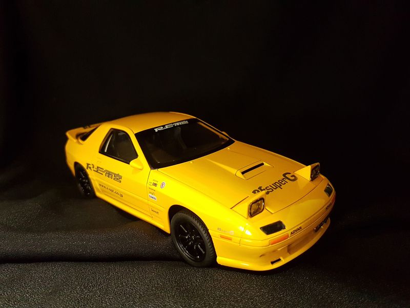 Коллекционная металлическая (Die Cast) модель Mazda RX-7 FC  1:24 изображение 2