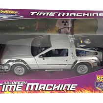 Коллекционная металлическая (Die Cast) модель Delorean из "Назад в Будущее" 1:24