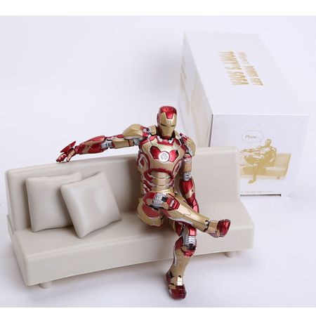 Фигурка Железный Человек на диване (Iron Man Mark-42) изображение 3