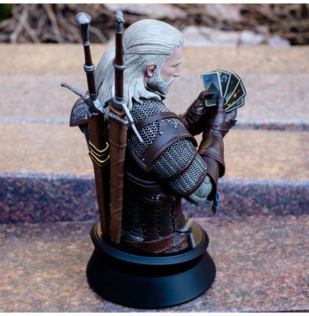 Бюст Ведьмака Geralt Playing Gwent Ведьмак 3 (The Witcher) изображение 4