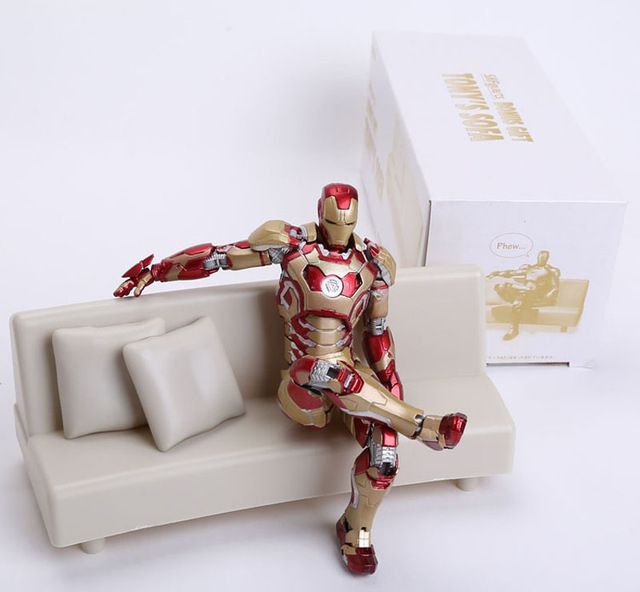 Фигурка Железный Человек на диване (Iron Man Mark-42) изображение 3